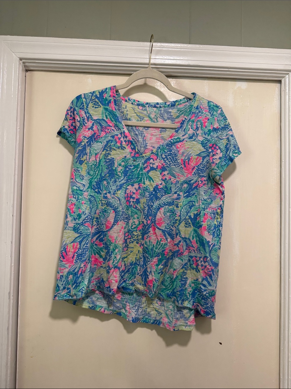 Lilly Pulitzer Blue Multi Tropical V-Neck Short Sleeve Top
